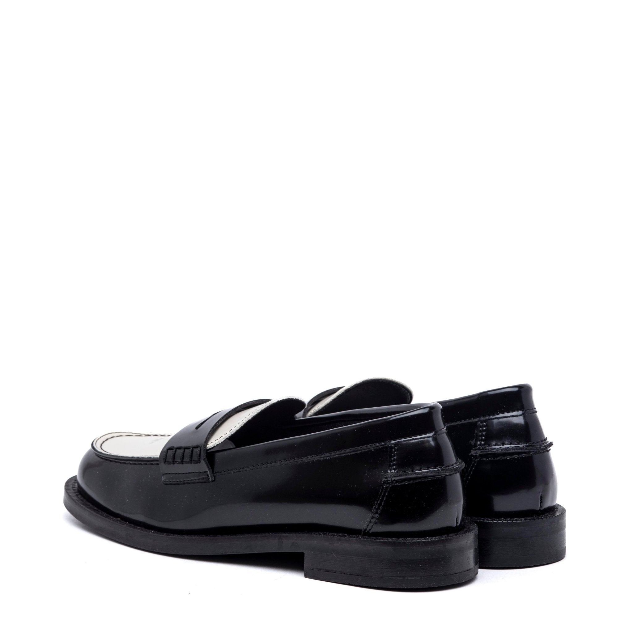 Mocassino in spazzolato bicolore beige/nero. - TreemmeCreazioni