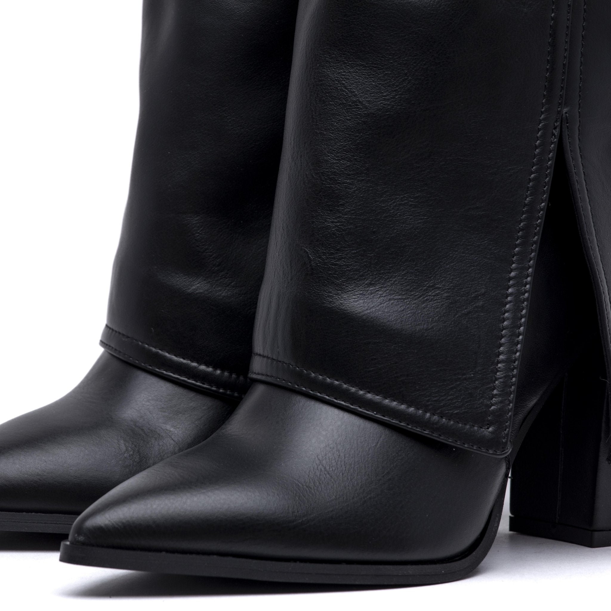 Stivale alto con gambale a tubo e tacco largo. - TreemmeCreazioni