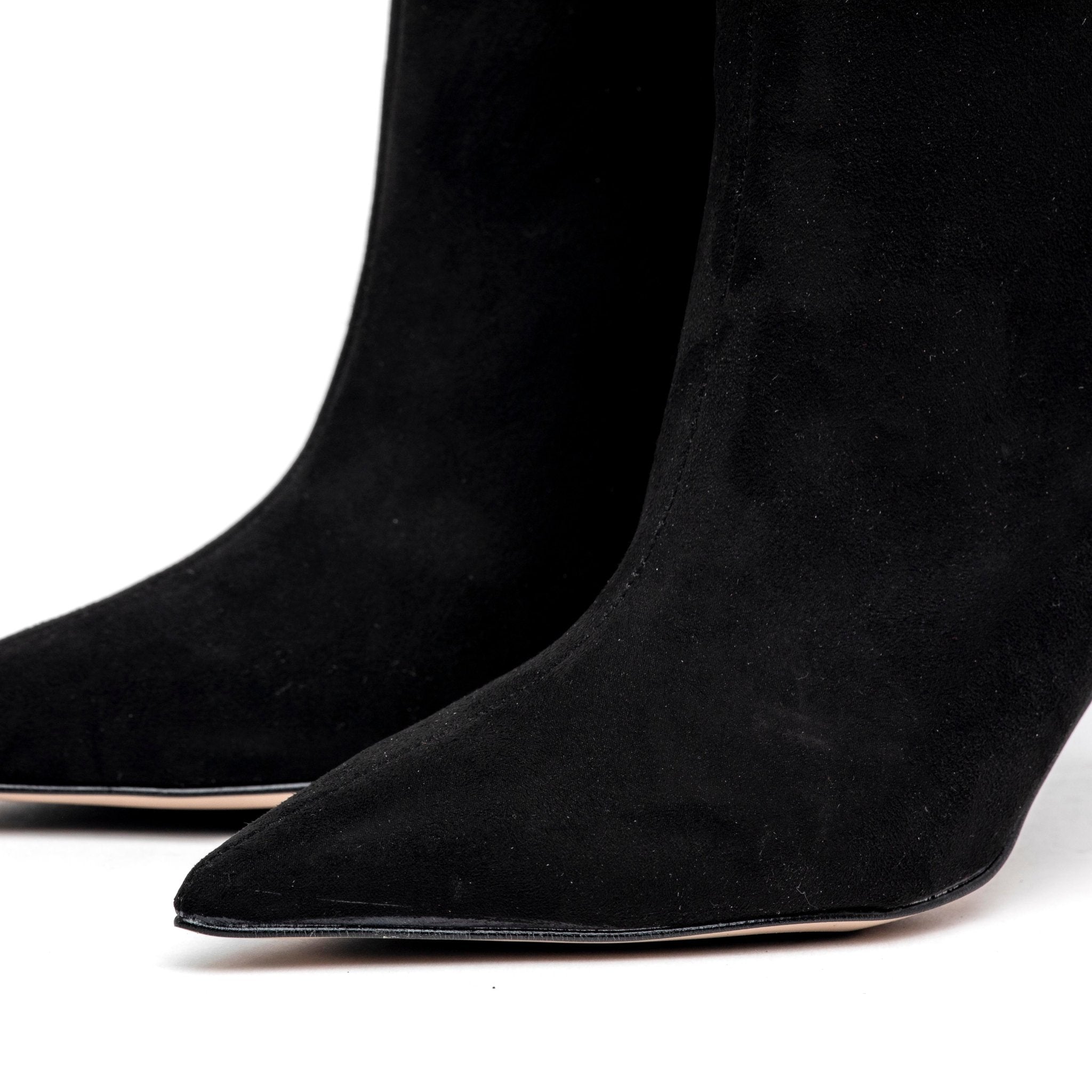 Stivale alto in camoscio con tacco. - TreemmeCreazioni