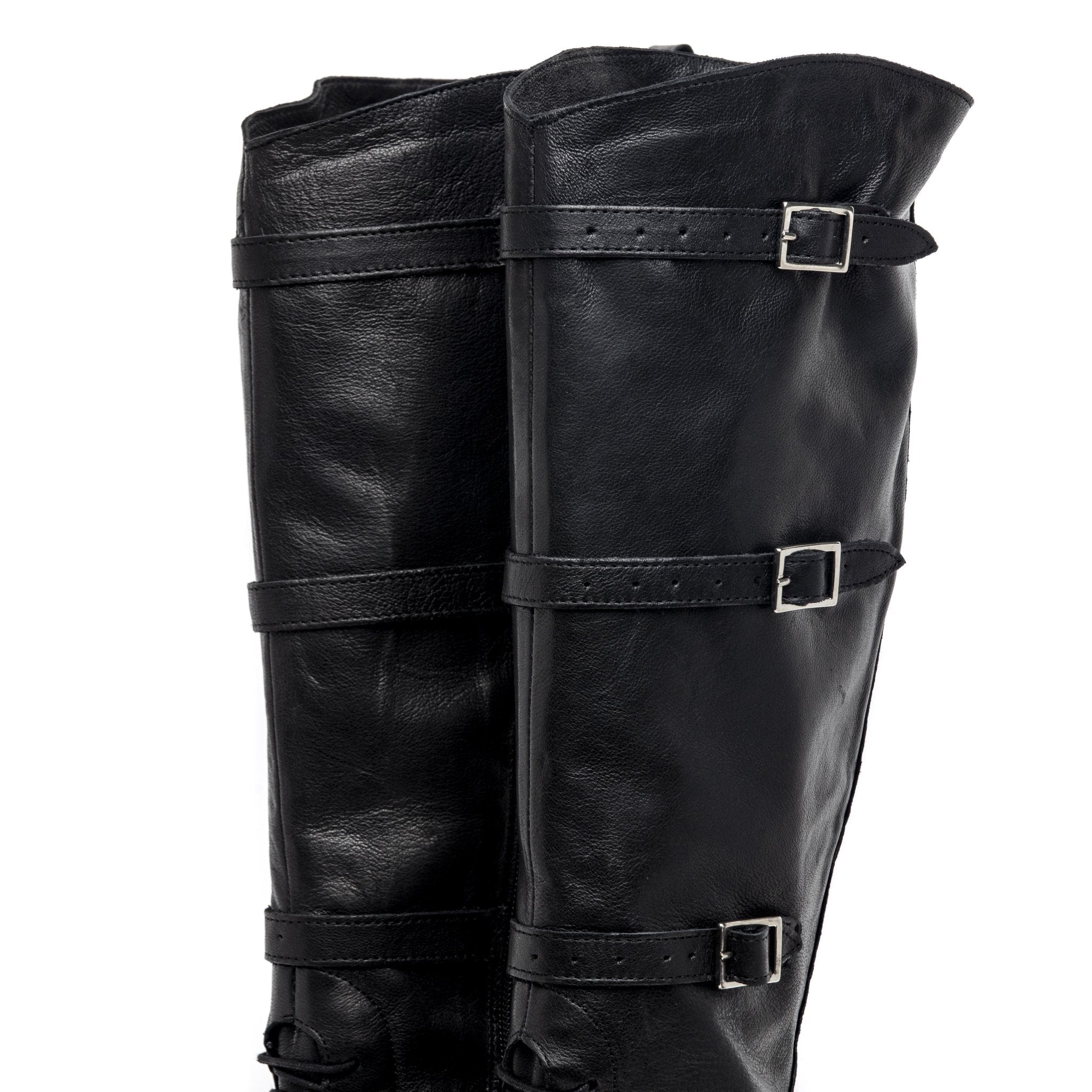 Stivale alto in vitello nero con fibbie. - TreemmeCreazioni