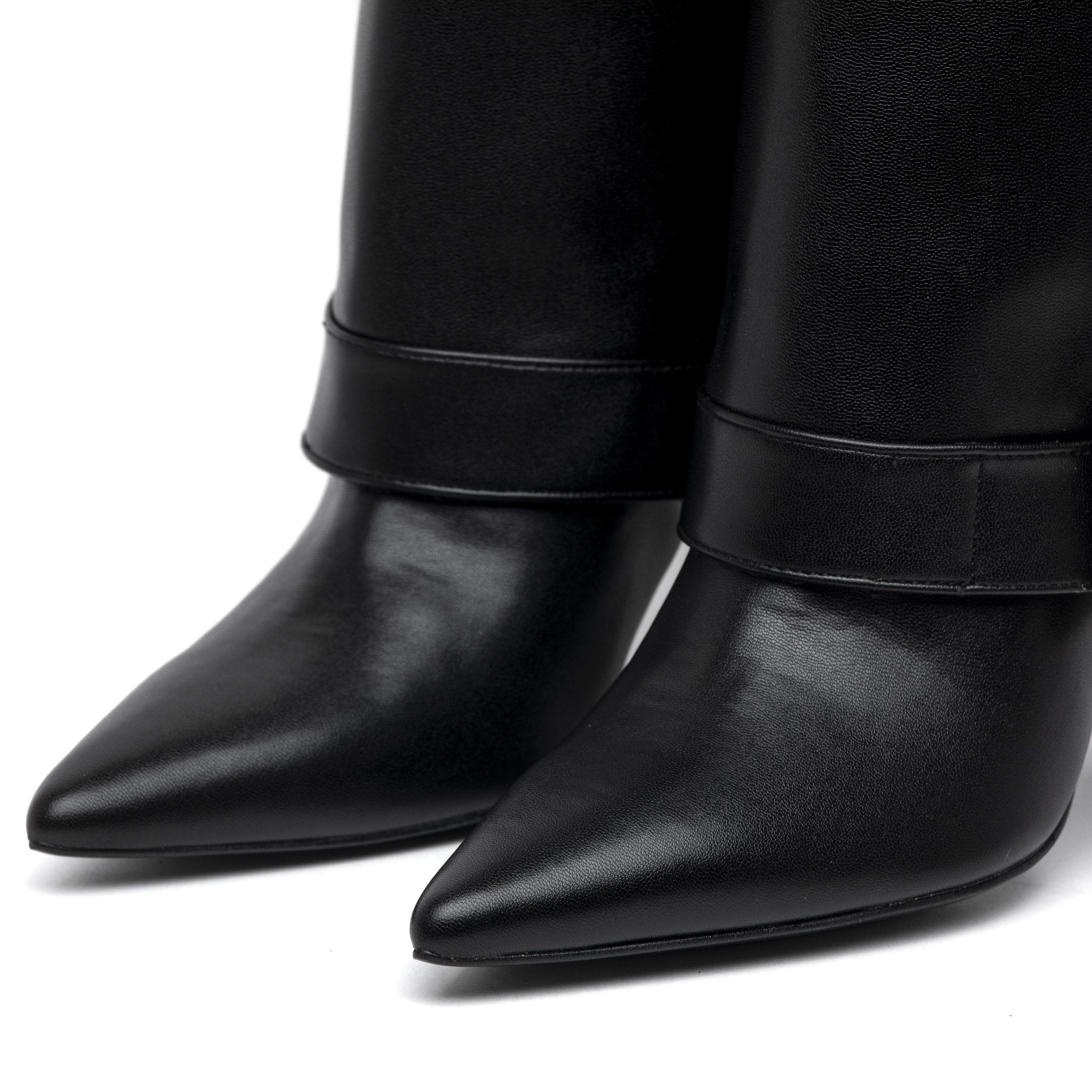 Stivale con gambale a tubo e tacco stiletto. - TreemmeCreazioni