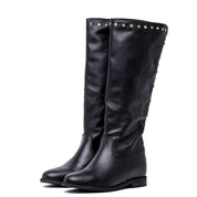 Stivale in vitello nero borchiato con rialzo. - TreemmeCreazioni