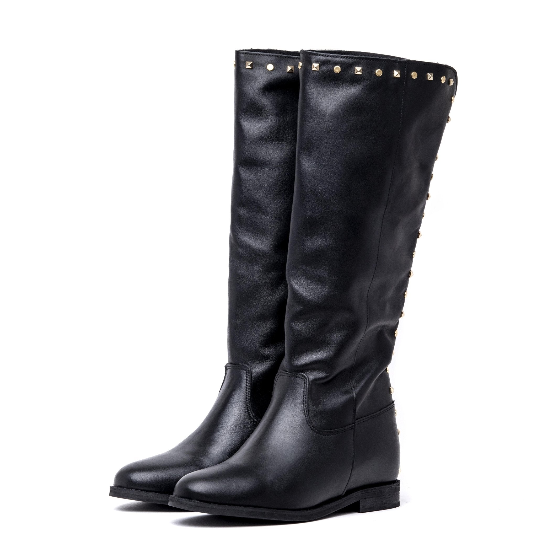 Stivale in vitello nero borchiato con rialzo. - TreemmeCreazioni