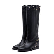 Stivale in vitello nero borchiato. - TreemmeCreazioni