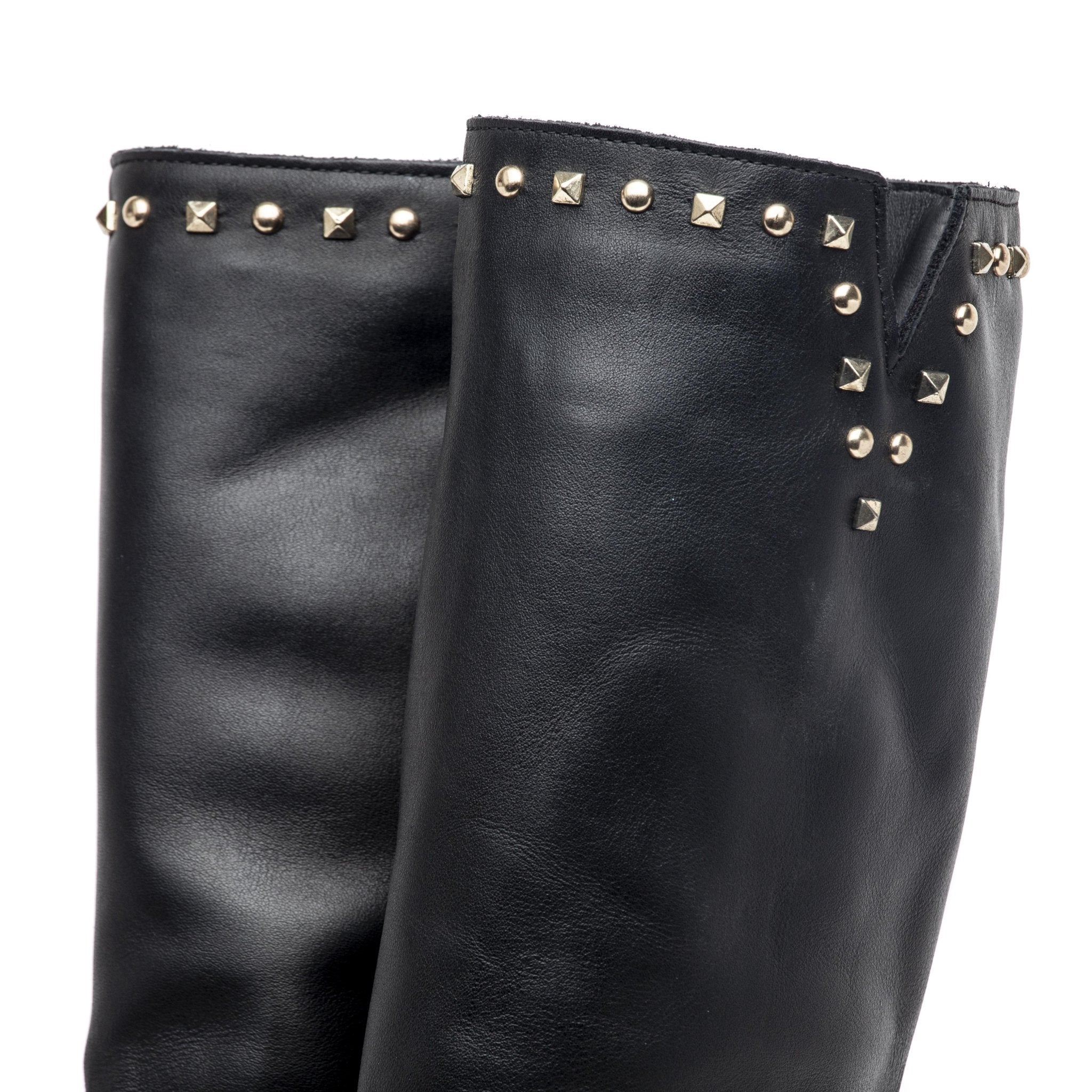 Stivale in vitello nero con borchie. - TreemmeCreazioni