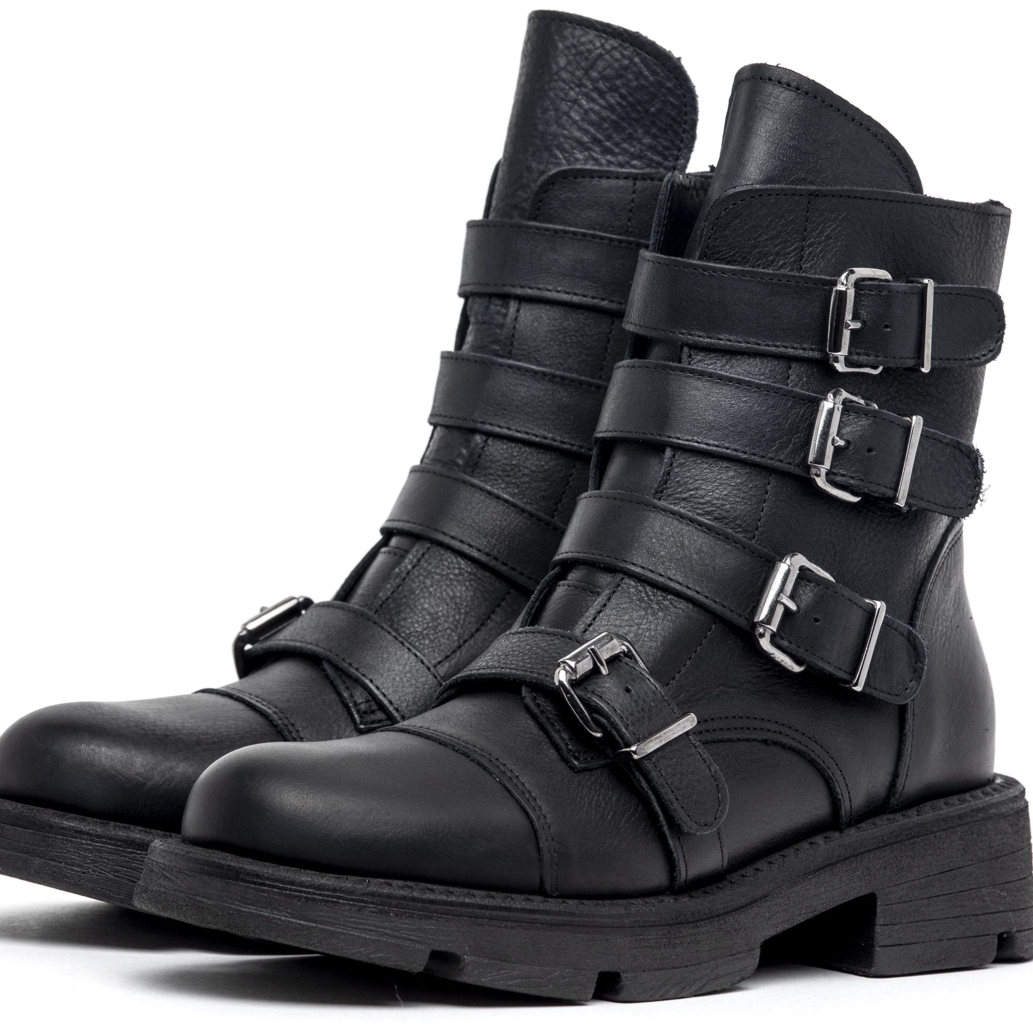 Stivaletto anfibio in pelle con fibbie. - TreemmeCreazioni