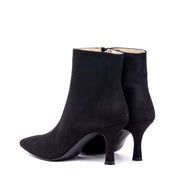 Stivaletto in camoscio nero con tacco. - TreemmeCreazioni