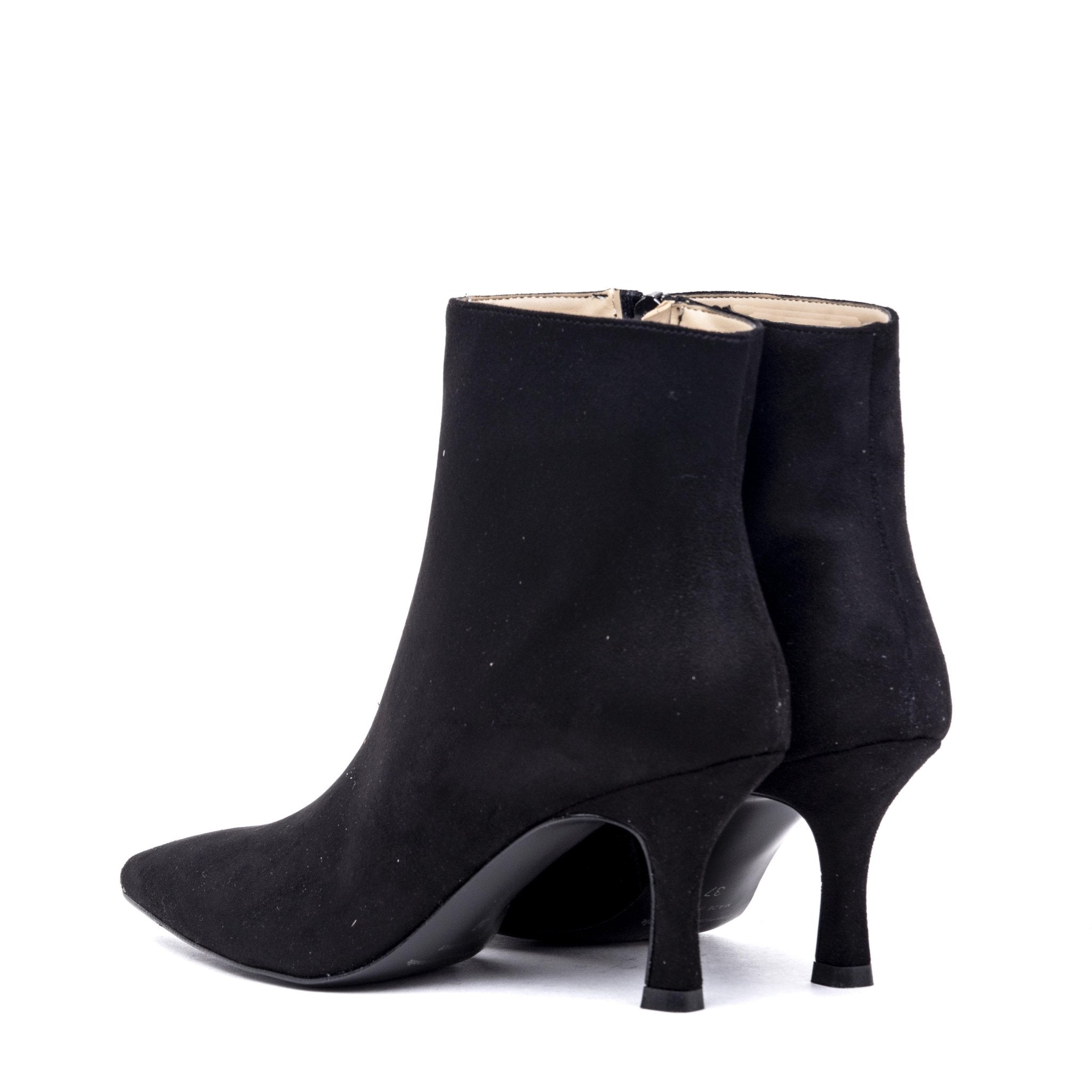 Stivaletto in camoscio nero con tacco. - TreemmeCreazioni