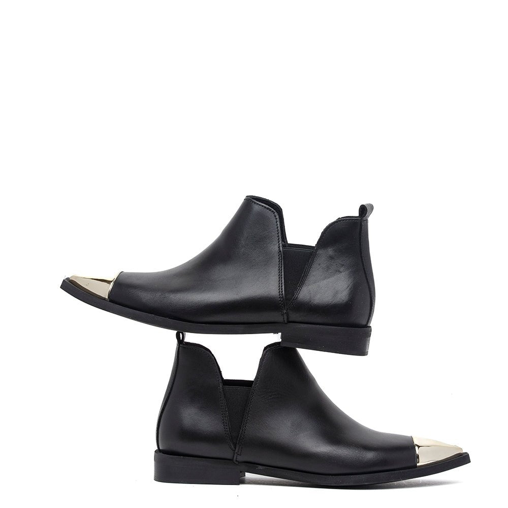 Stivaletto in nappa nera con elastici. - TreemmeCreazioni