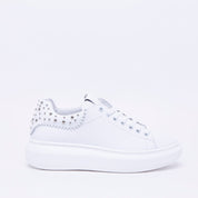 Sneakers in nappa bianca con borchie. - TreemmeCreazioni
