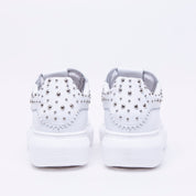 Sneakers in nappa bianca con borchie. - TreemmeCreazioni