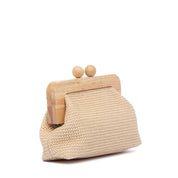 Pochette pasticcino in rafia con chiusura in legno.
