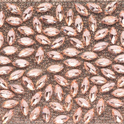 Pochette a mano rigida rosa con applicazioni