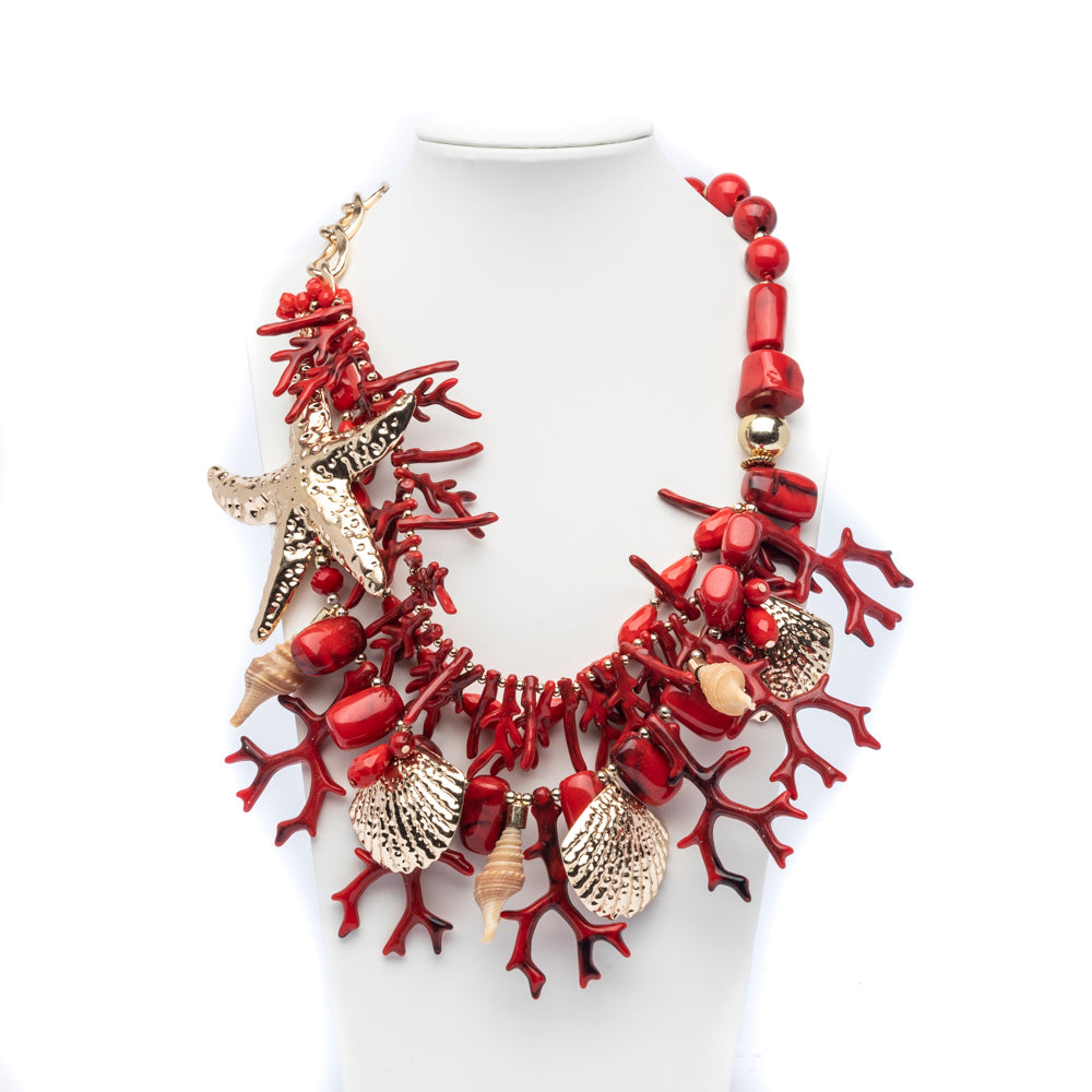 Collana estiva con coralli.