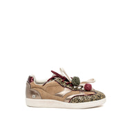 Sneakers in camoscio taupe e glitter bronzo.