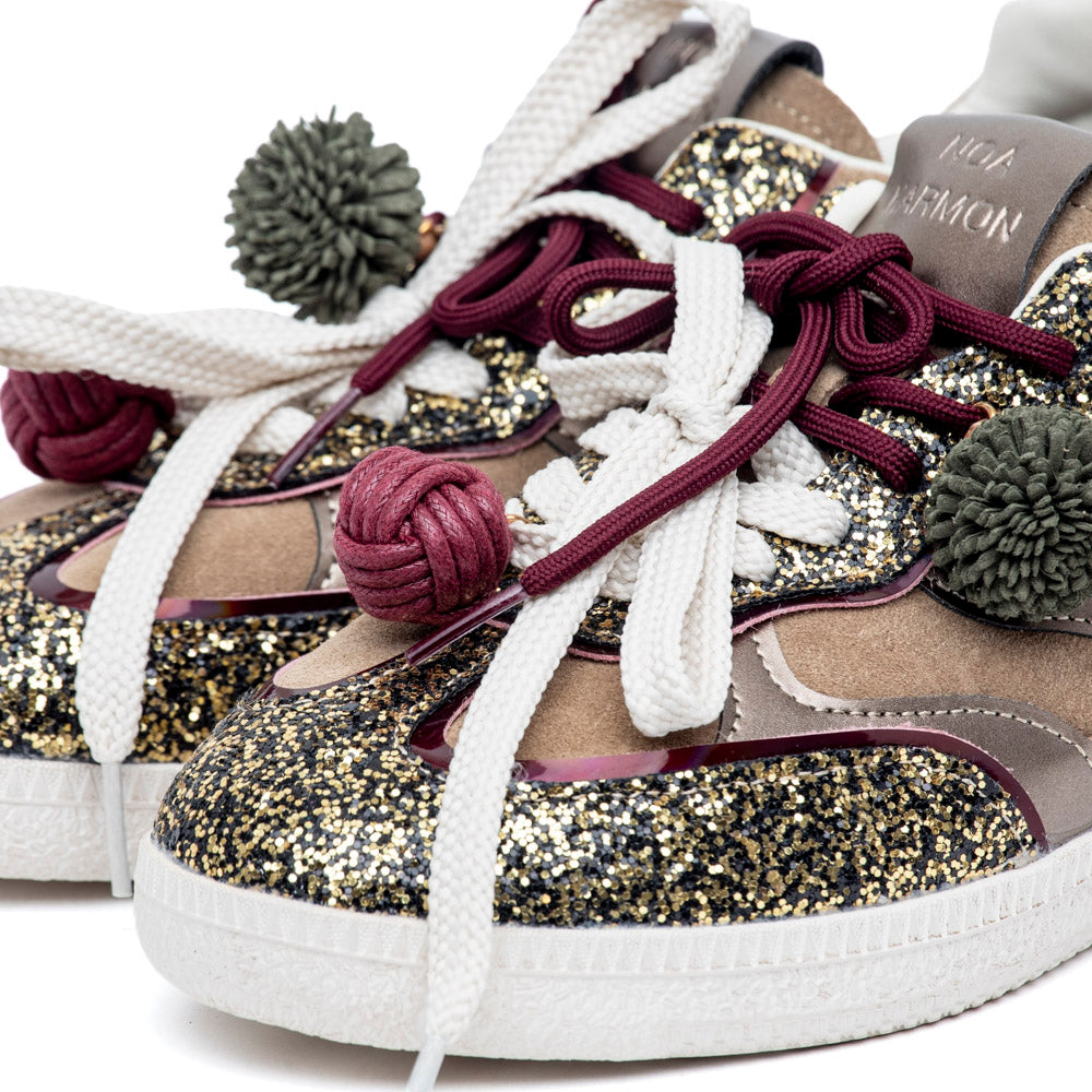 Sneakers in camoscio taupe e glitter bronzo.
