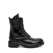 Stivaletto in nappa con cerniera.