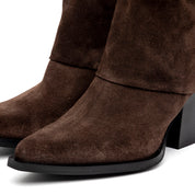 Stivaletto texano in camoscio cioccolato.