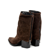 Stivaletto texano in camoscio cioccolato.