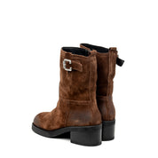 Stivaletto in pelle scamosciata.