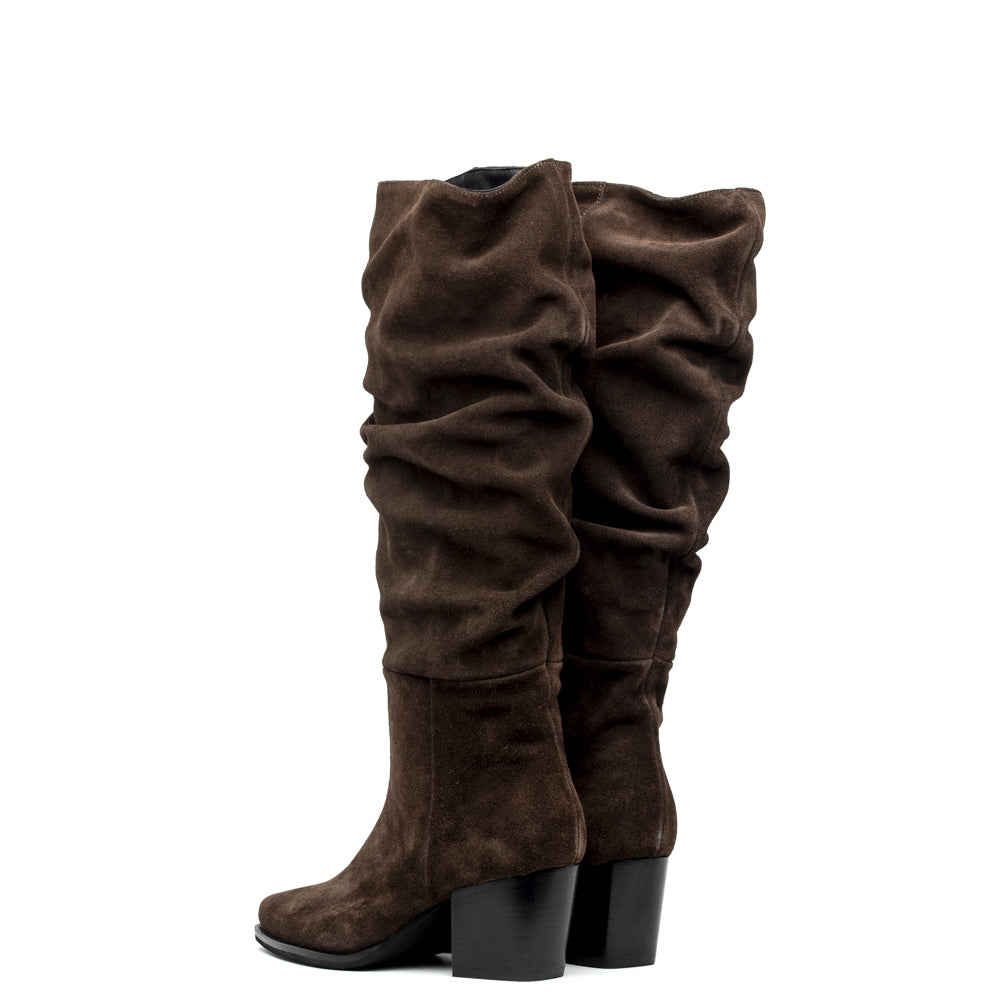 Stivale texano alto in camoscio cioccolato.