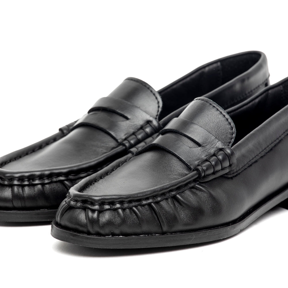 Mocassino in nappa nero con traversino