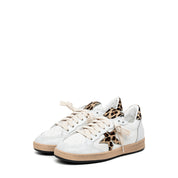 Sneakers in pelle bottolata e cavallino maculato.