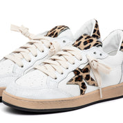 Sneakers in pelle bottolata e cavallino maculato.