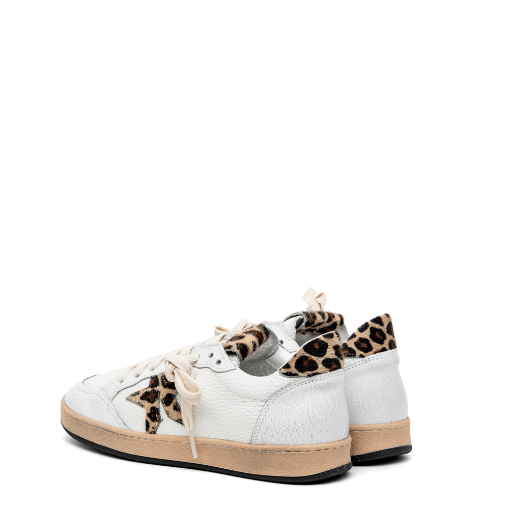 Sneakers in pelle bottolata e cavallino maculato.