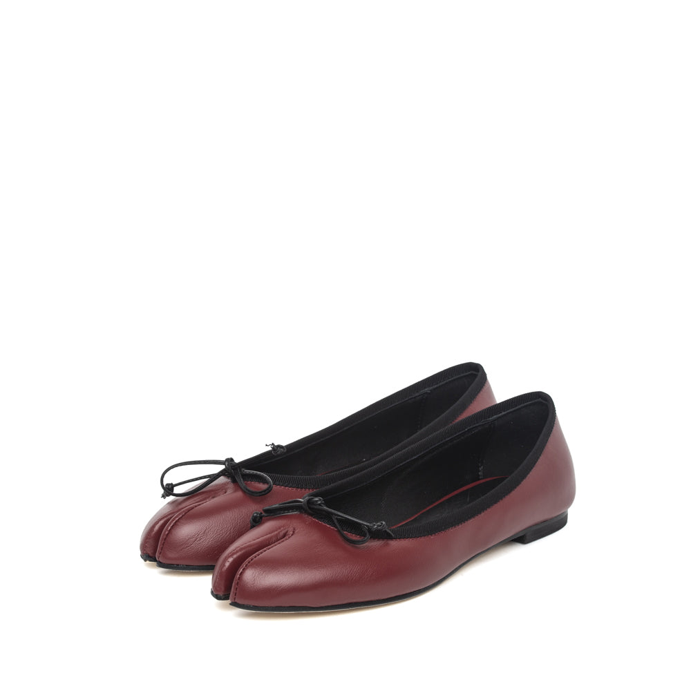 Ballerina tabi in pelle rossa con fiocchetto