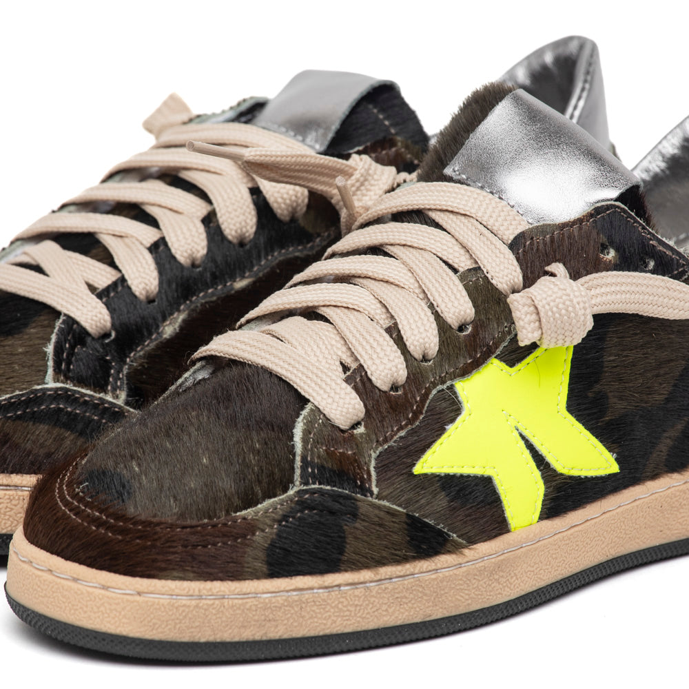 Sneakers in cavallino militare con stella