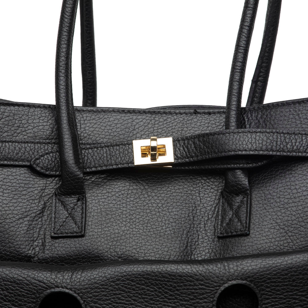 Maxi shopper in pelle bottolata con tasche.