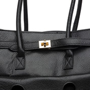 Maxi shopper in pelle bottolata con tasche.
