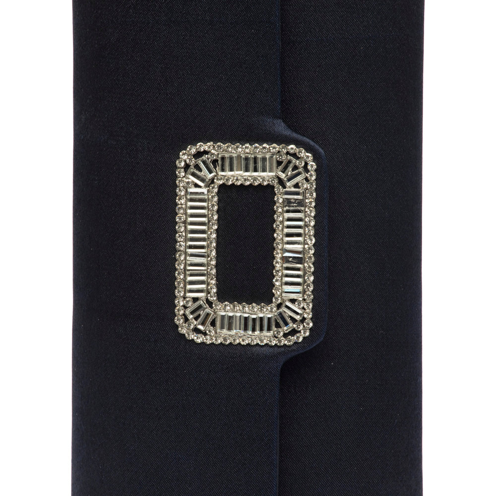 Pochette in raso blu con gioiello