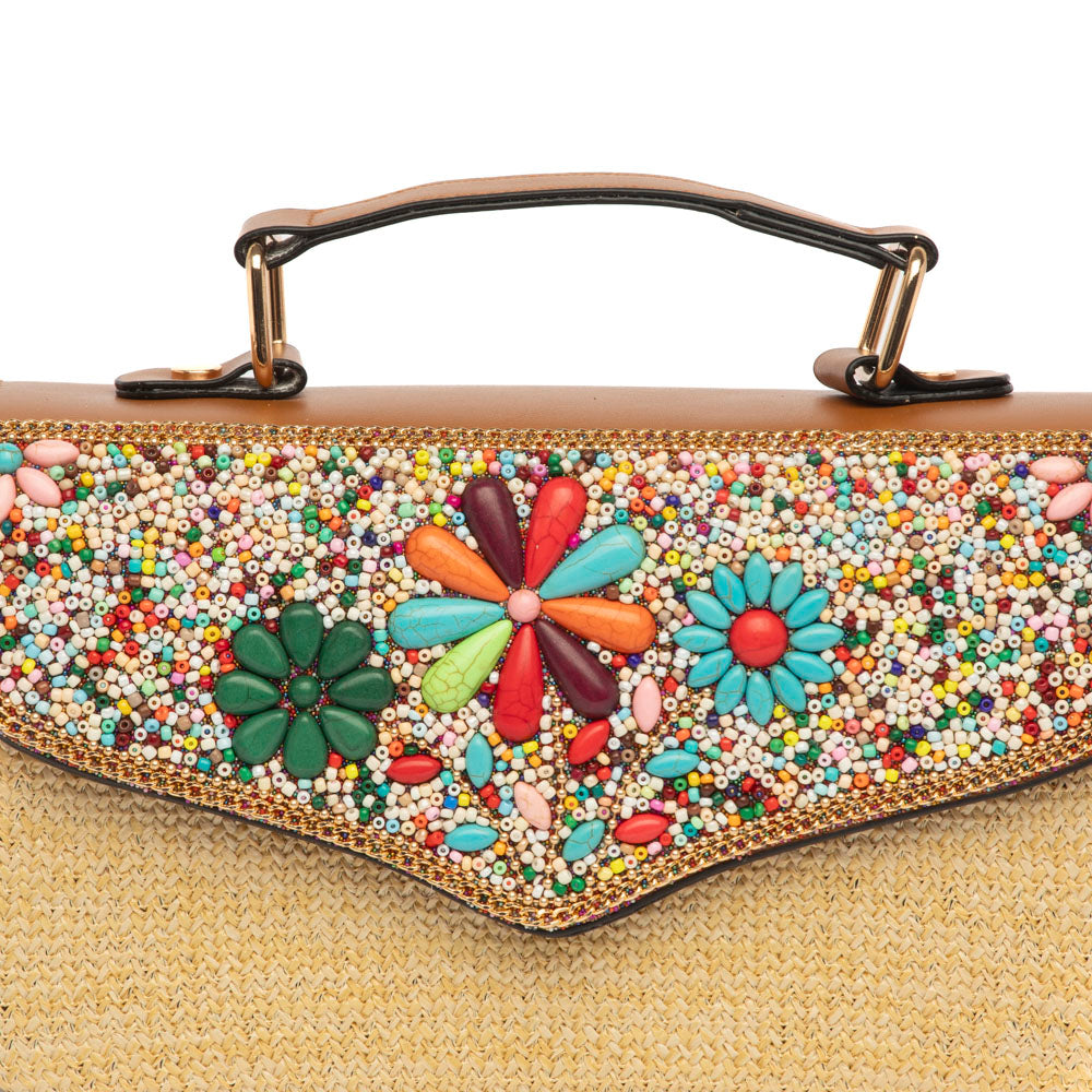 Borsa a mano clutch in rafia con applicazioni