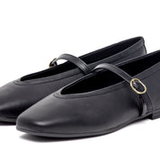 Ballerina in pelle nera con cinturino
