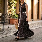 Abito in cotone con cintura.