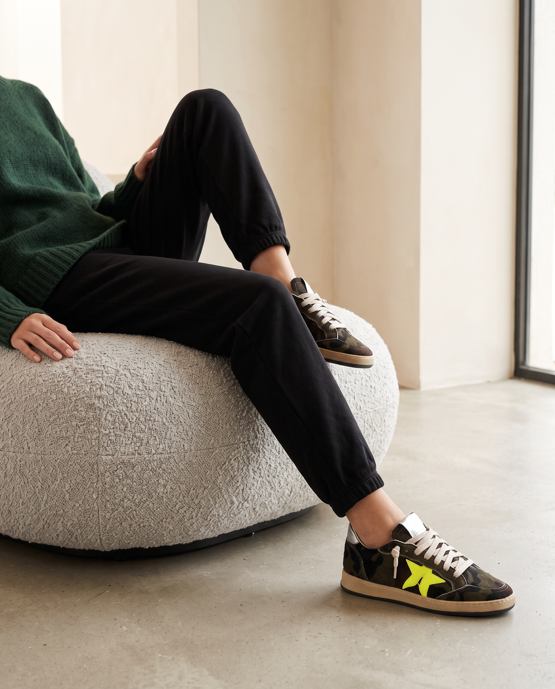 Sneakers in cavallino militare con stella
