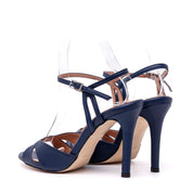 Sandalo con tacco in pelle blu.