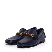 Mocassino uomo in pelle bottolata con morsetto.
