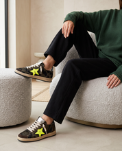 Sneakers in cavallino militare con stella
