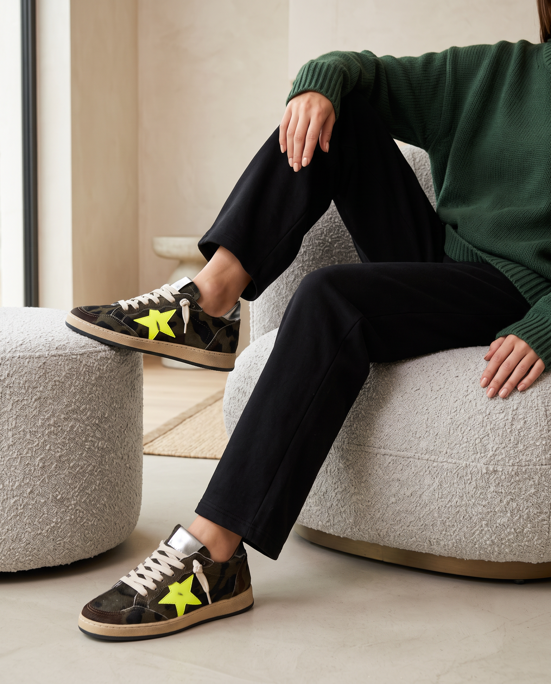 Sneakers in cavallino militare con stella