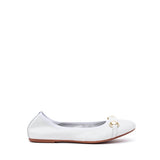 Ballerina in nappa con accessorio.