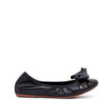 Ballerina in nappa con maxi fiocco e borchie.