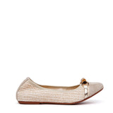 Ballerina in raffia con accessorio.