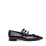 Ballerina in vernice nera con cinturini.