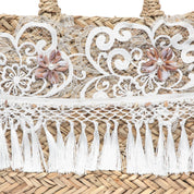 Borsa a mano in rafia naturale con pizzo floreale bianco - TreemmeCreazioni