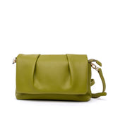 Borsa a spalla in eco nappa verde.
