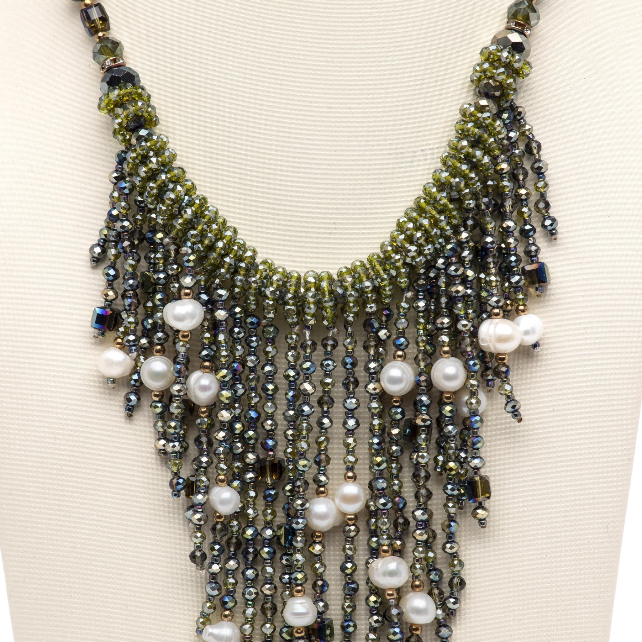 Collana a grappolo con pietre verdi. - TreemmeCreazioni