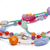 Collana a più fili con applicazioni di pietre colorate. - TreemmeCreazioni